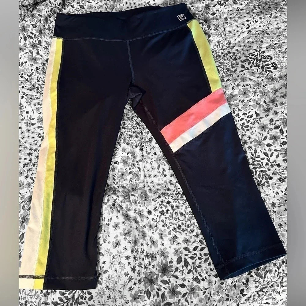 Fila sport cropped capri women’s leggings. Size large